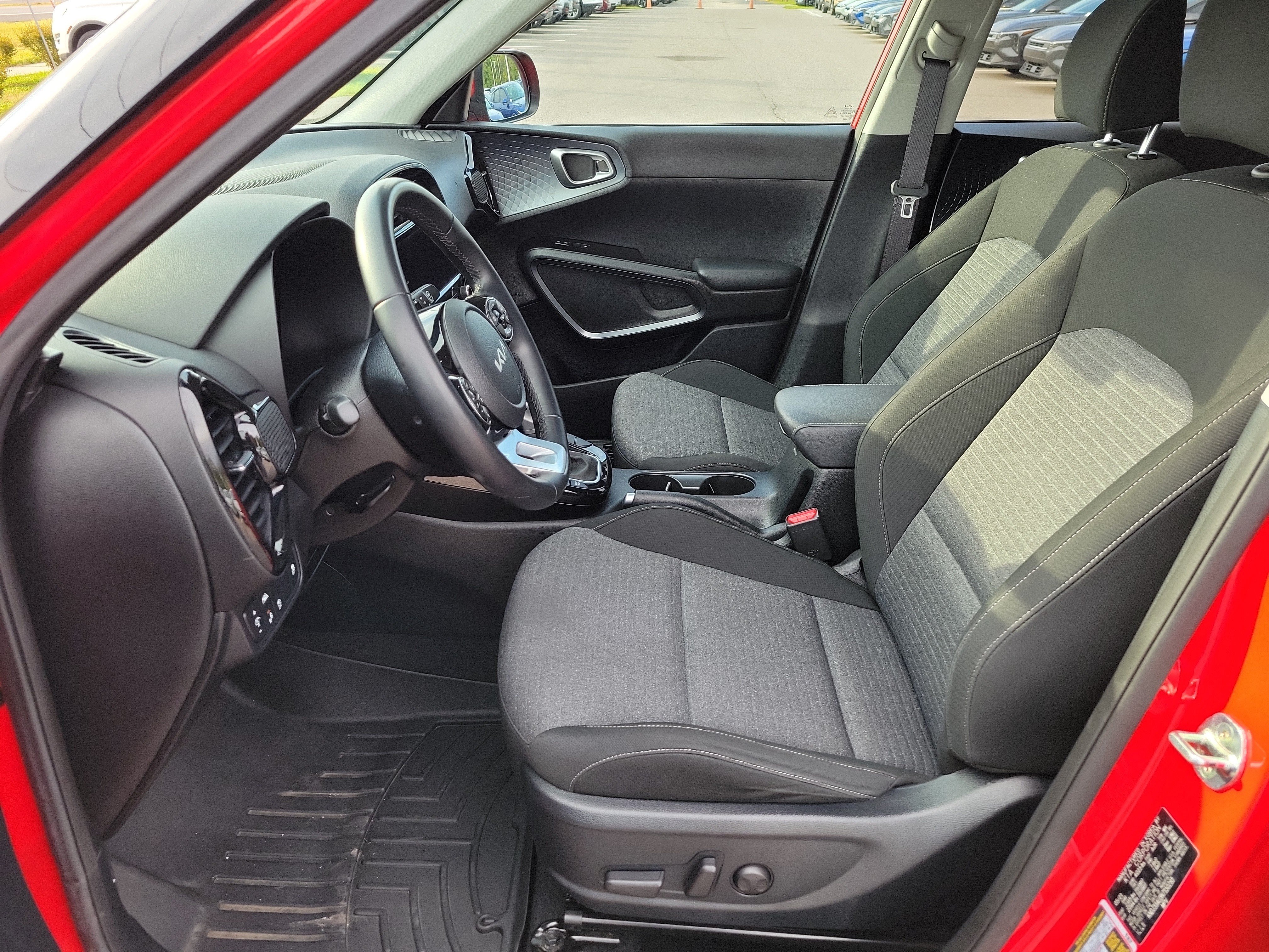 Used 2022 Kia Soul EX FWD image 22