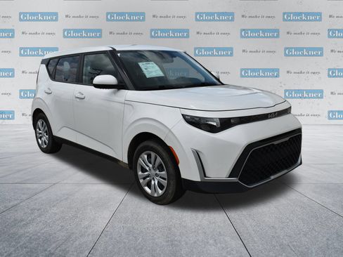 Used 2023 Kia Soul LX FWD image 3