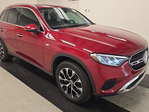Used 2025 Mercedes-Benz GLC 350e 4MATIC image 3