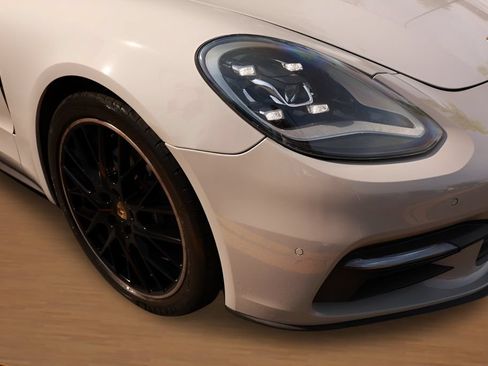 Used 2020 Porsche Panamera RWD image 18