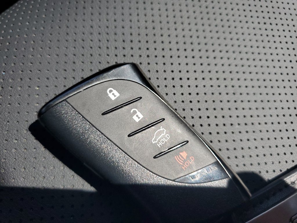 Used 2025 Lexus ES 350 w/ Premium Package FWD image 9