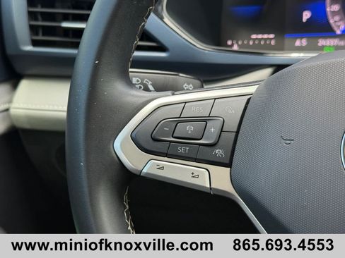 Used 2024 Volkswagen Taos SE FWD image 21