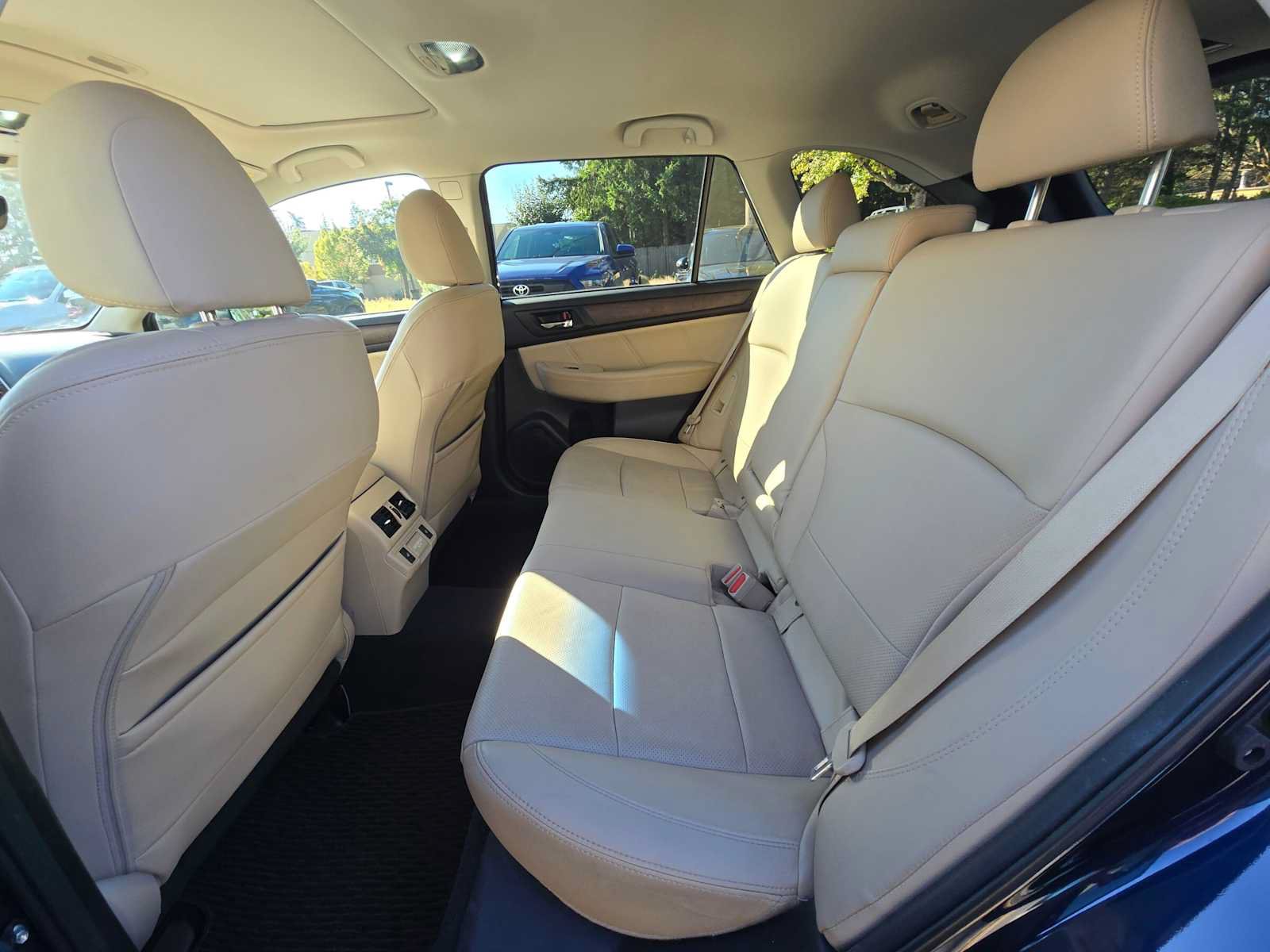 Used 2018 Subaru Outback 2.5i Limited AWD/4WD image 16