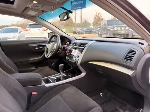 Used 2013 Nissan Altima 3.5 SV image 21