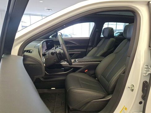 Used 2025 Cadillac Lyriq Luxury AWD/4WD image 14