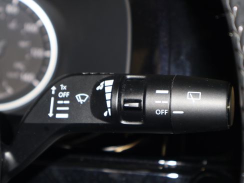 Used 2025 Nissan Pathfinder SV image 24