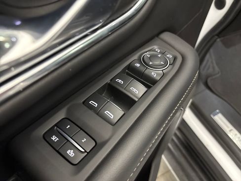 Used 2023 Chevrolet Tahoe Premier AWD/4WD image 15