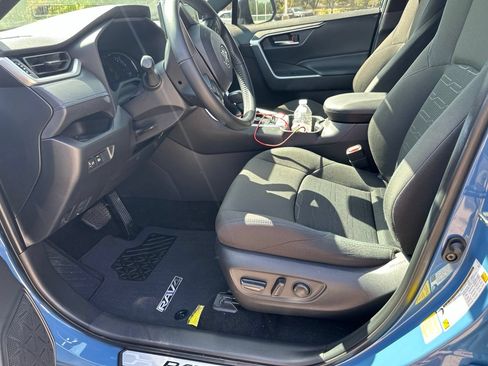 Used 2025 Toyota RAV4 SE AWD/4WD image 5