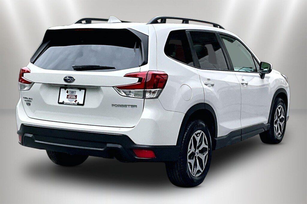 Used 2022 Subaru Forester Premium AWD/4WD image 5
