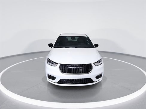 New 2026 Chrysler Pacifica Select image 3