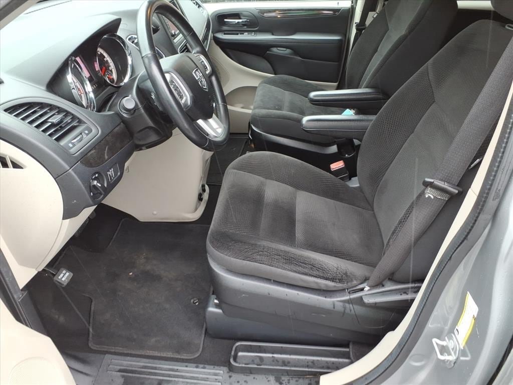 Used 2018 Dodge Grand Caravan SE w/ UConnect Hands-Free Group FWD image 11