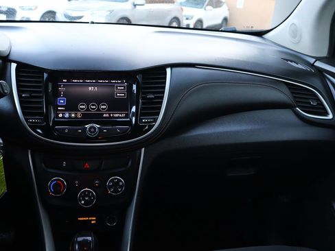 Used 2020 Chevrolet Trax LS FWD image 44