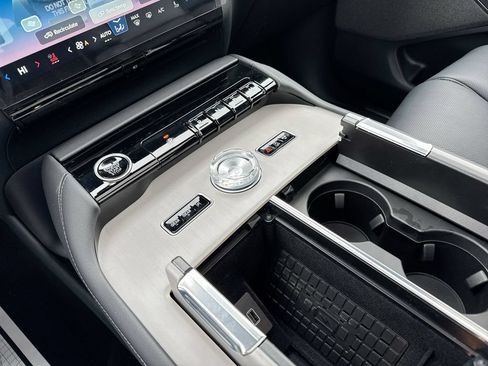 New 2026 Lincoln Navigator Reserve w/ Jet Appearance Package AWD/4WD image 18