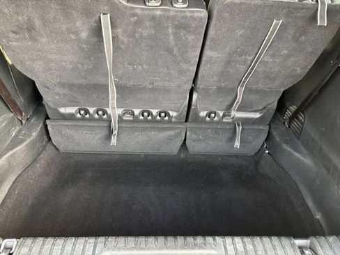 Used 2025 Chrysler Pacifica Limited image 36