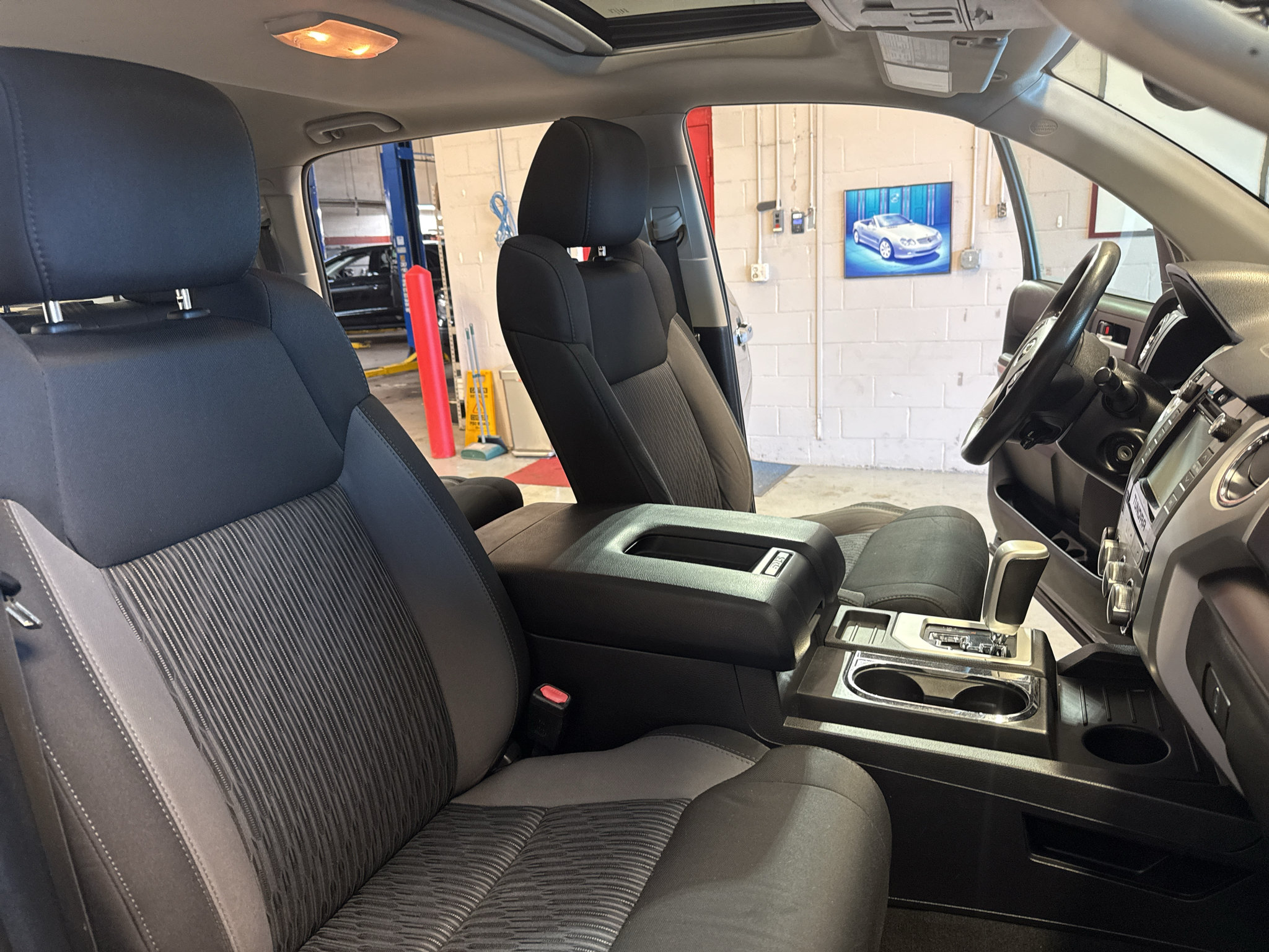 Used 2014 Toyota Tundra SR5 AWD/4WD image 23