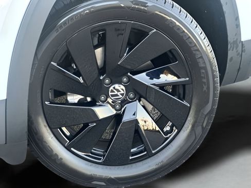 New 2026 Volkswagen Atlas SE image 10