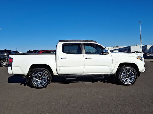 Used 2016 Toyota Tacoma Limited image 7