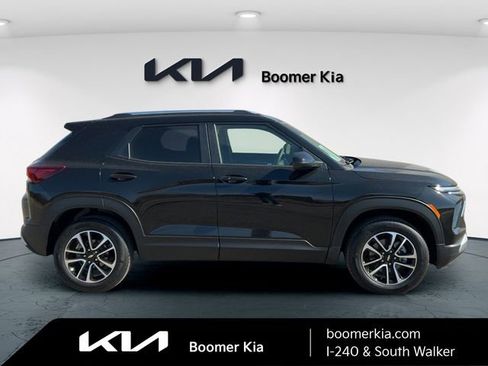 Used 2025 Chevrolet TrailBlazer LT image 4