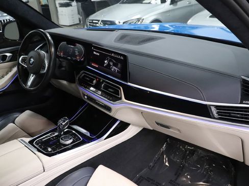 Used 2020 BMW X7 M50i w/ Dynamic Handling Package image 26