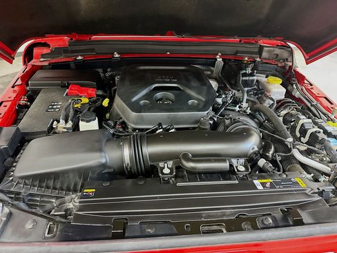 Used 2025 Jeep Wrangler Sahara image 33