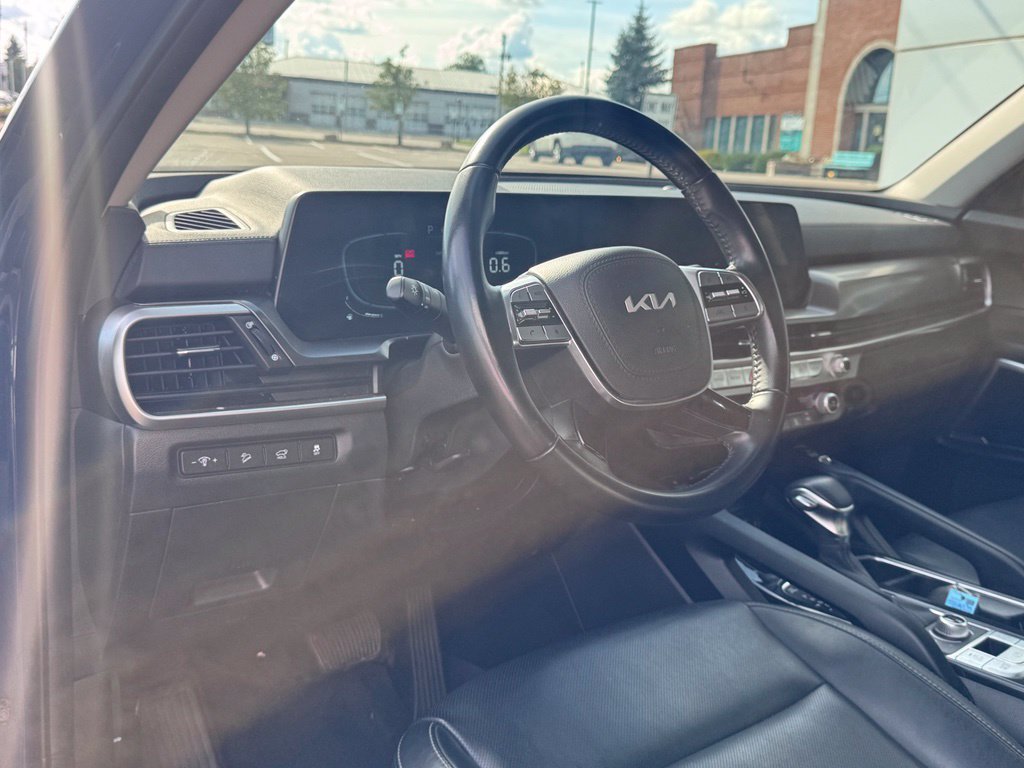 Used 2025 Kia Telluride S AWD/4WD image 14
