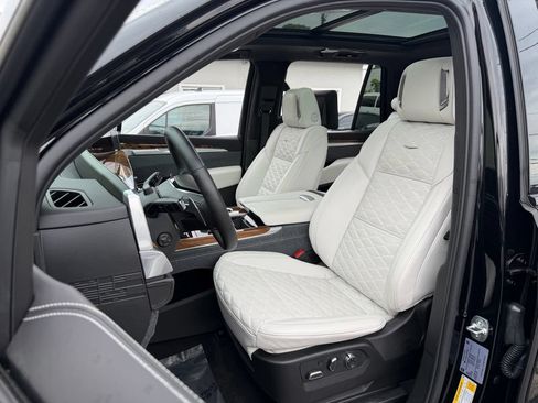 Used 2025 Cadillac Escalade Sport Platinum w/ LPO, ONYX Package AWD/4WD image 24