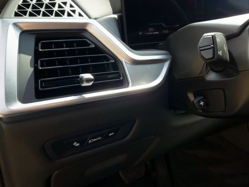 Used 2026 BMW X5 xDrive40i w/ Premium Package image 14