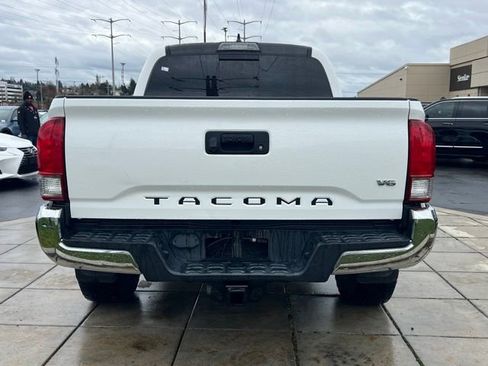 Used 2017 Toyota Tacoma TRD Off-Road w/ Tow Package (A/T) image 6