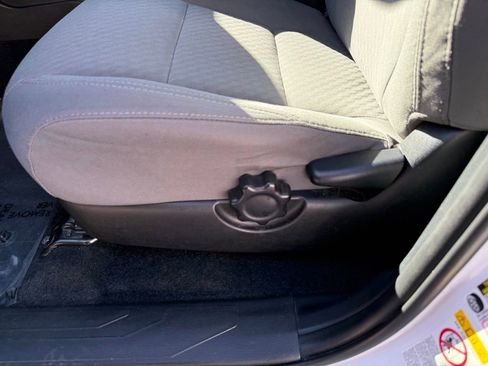 Used 2020 Toyota Tacoma SR image 7