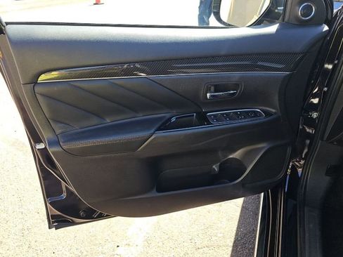 Used 2022 Mitsubishi Outlander LE image 15