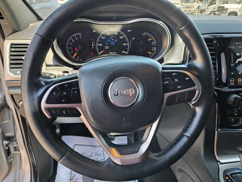 Used 2021 Jeep Grand Cherokee Laredo X AWD/4WD image 16