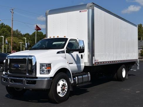 New 2025 Ford F750 2WD Regular Cab Super Duty image 15