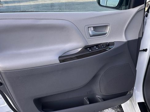 Used 2019 Toyota Sienna XLE w/ Protection Package FWD image 10