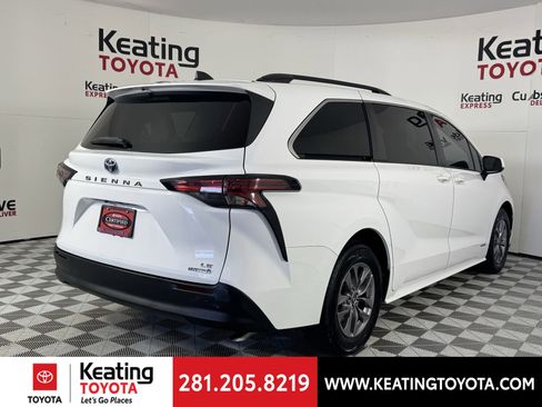 Used 2021 Toyota Sienna LE image 5