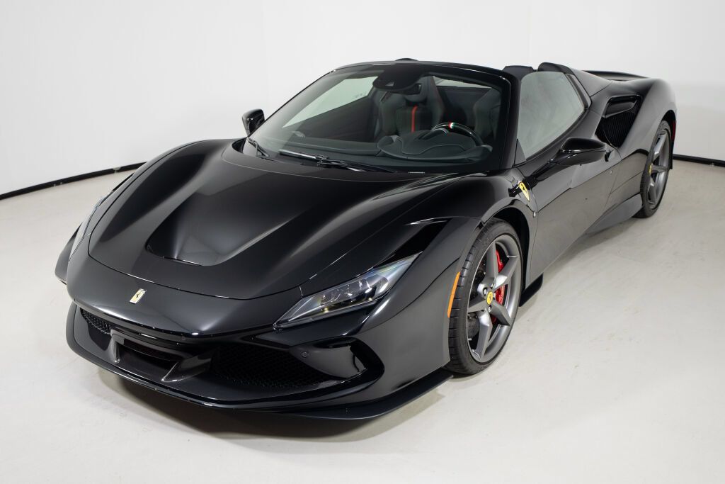 Used 2023 Ferrari F8 Tributo RWD image 2