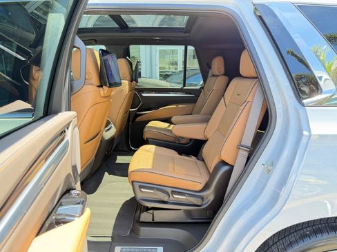 Used 2026 Cadillac Escalade Luxury w/ Touring Package AWD/4WD image 51