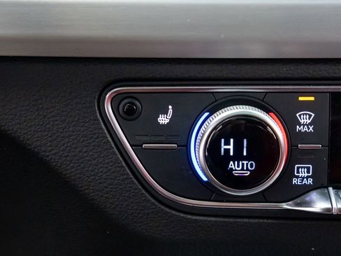 Used 2018 Audi SQ5 Prestige image 24