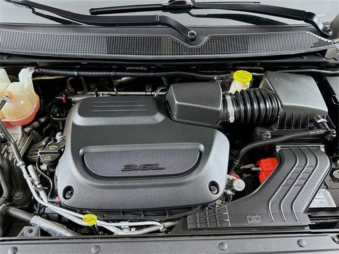 Used 2020 Chrysler Voyager LX image 29