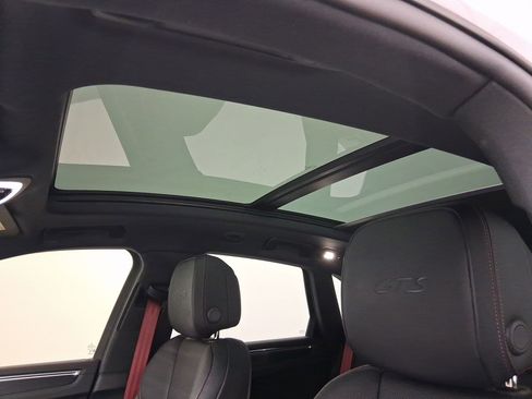 Certified 2025 Porsche Macan GTS image 13