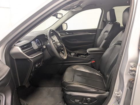 Used 2023 Jeep Grand Cherokee Limited AWD/4WD image 22