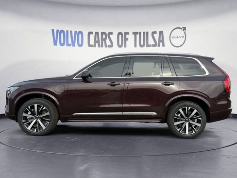 New 2025 Volvo XC90 T8 Core image 2