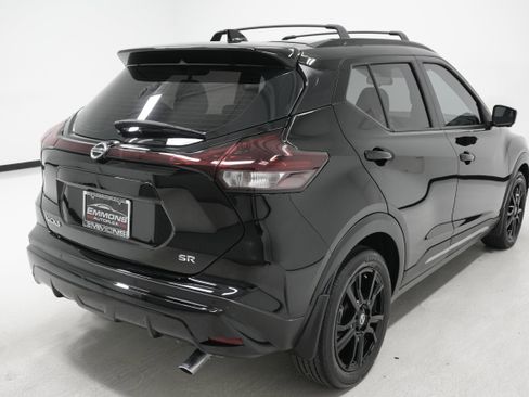 Used 2021 Nissan Kicks SR w/ SR Premium Package image 4