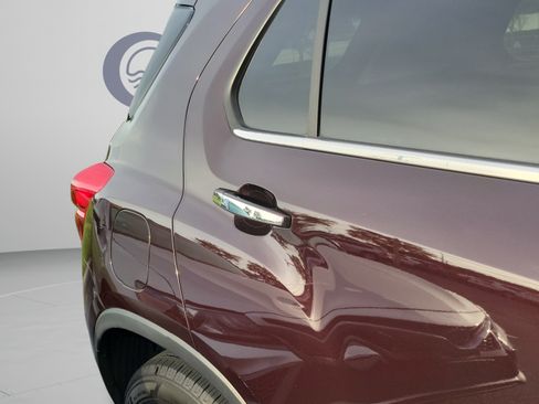 Used 2020 Chevrolet Trax LT w/ LT Convenience Package FWD image 18