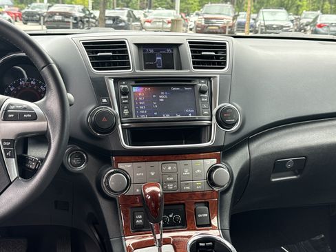 Used 2013 Toyota Highlander Limited AWD/4WD image 31