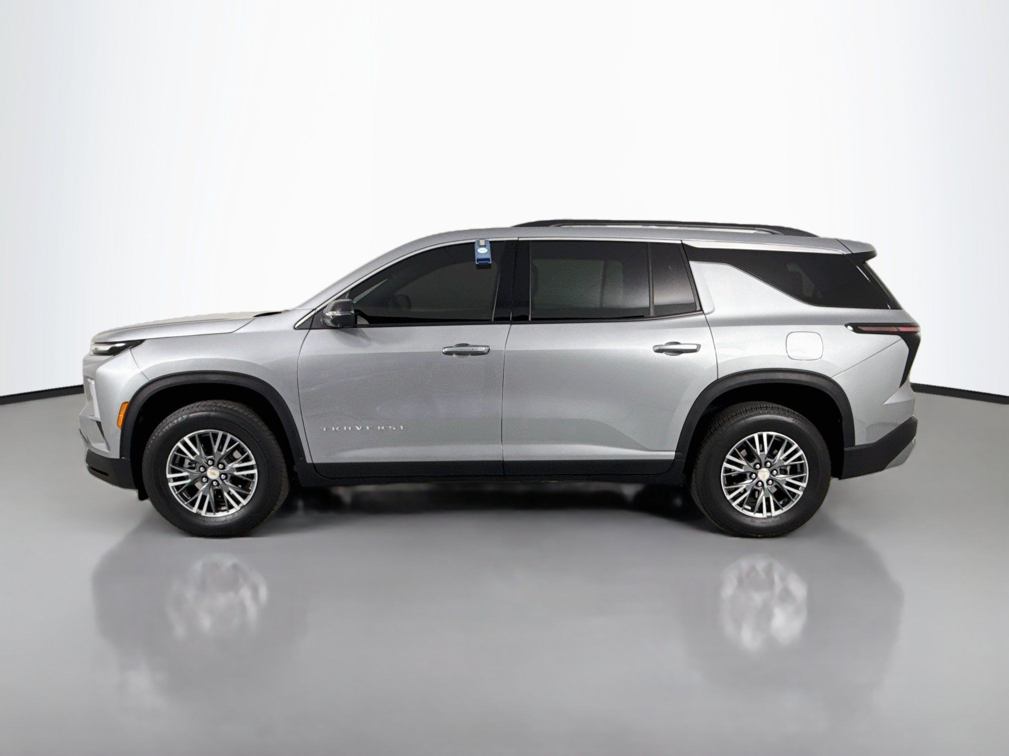 Used 2024 Chevrolet Traverse LT w/ Trailering Package AWD/4WD image 4