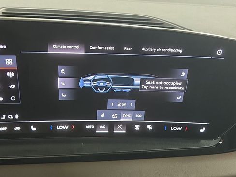 New 2025 Audi Q6 e-tron Premium image 18