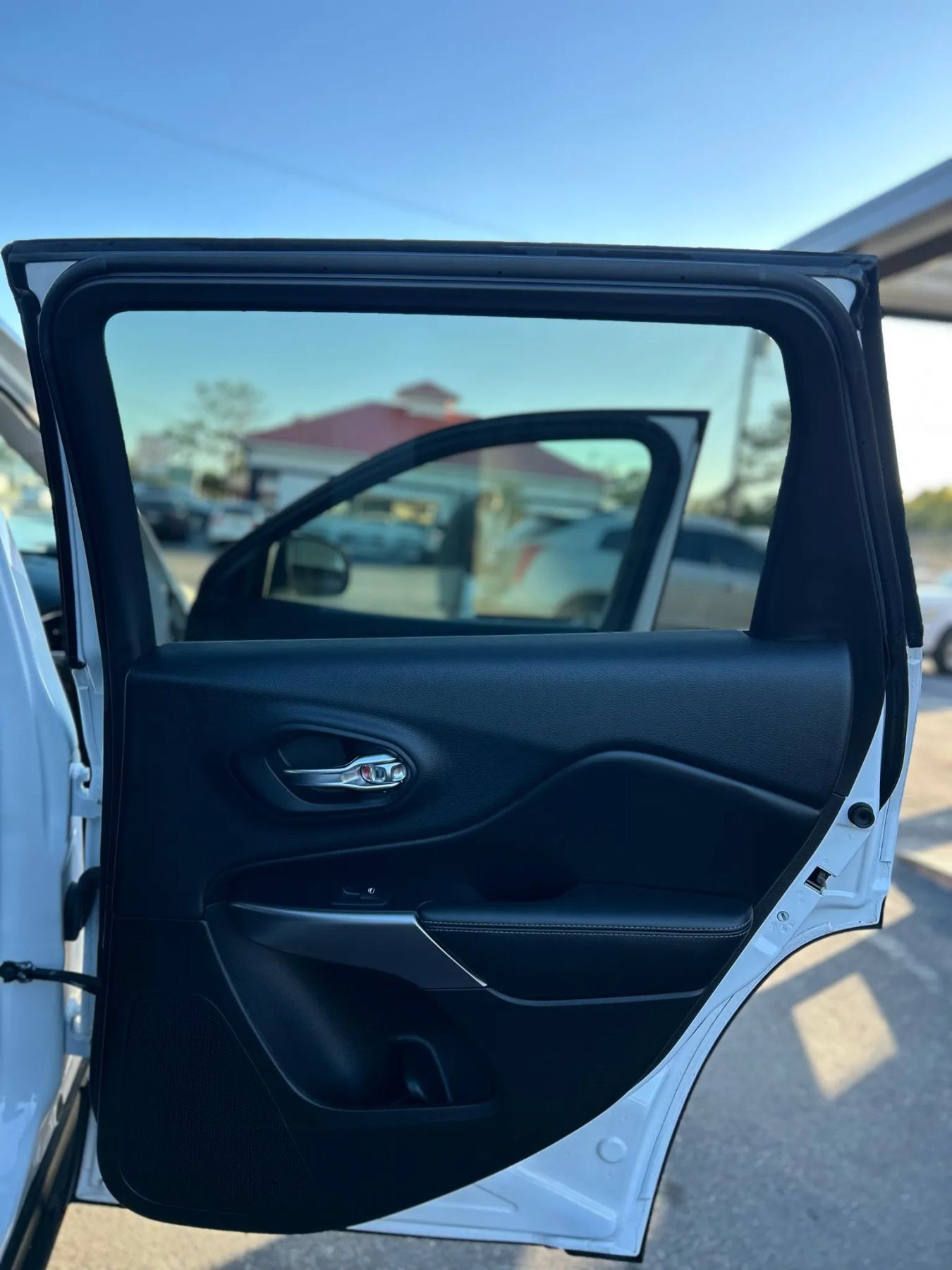 Used 2019 Jeep Cherokee Limited AWD/4WD image 20