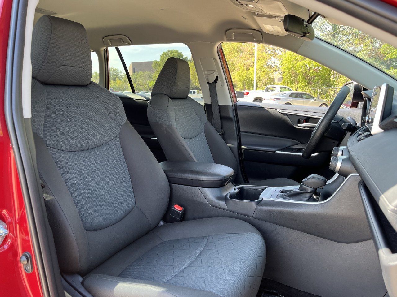 Used 2025 Toyota RAV4 XLE AWD/4WD image 25