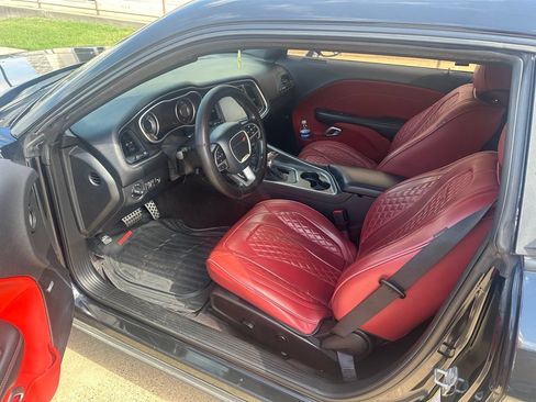 Used 2016 Dodge Challenger SXT Plus RWD image 9