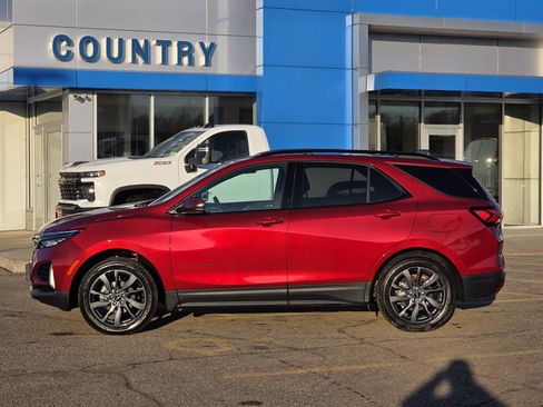 Used 2023 Chevrolet Equinox RS w/ RS Leather Package image 2